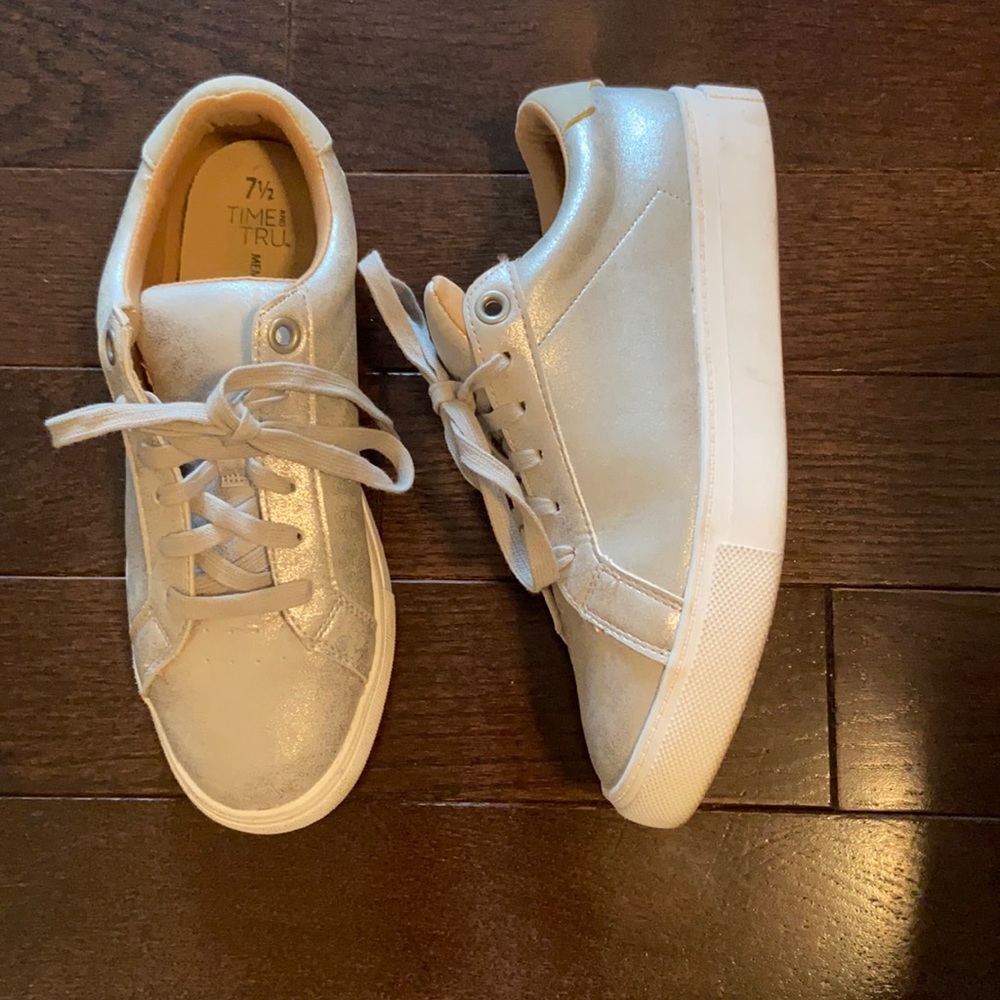 Worn once time and tru silver sneakers